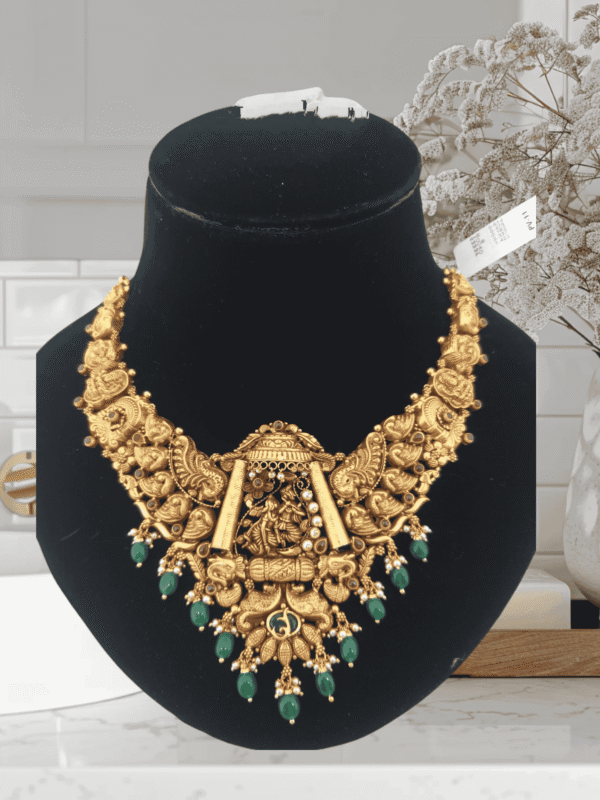 Women 40 grams gold necklace designs