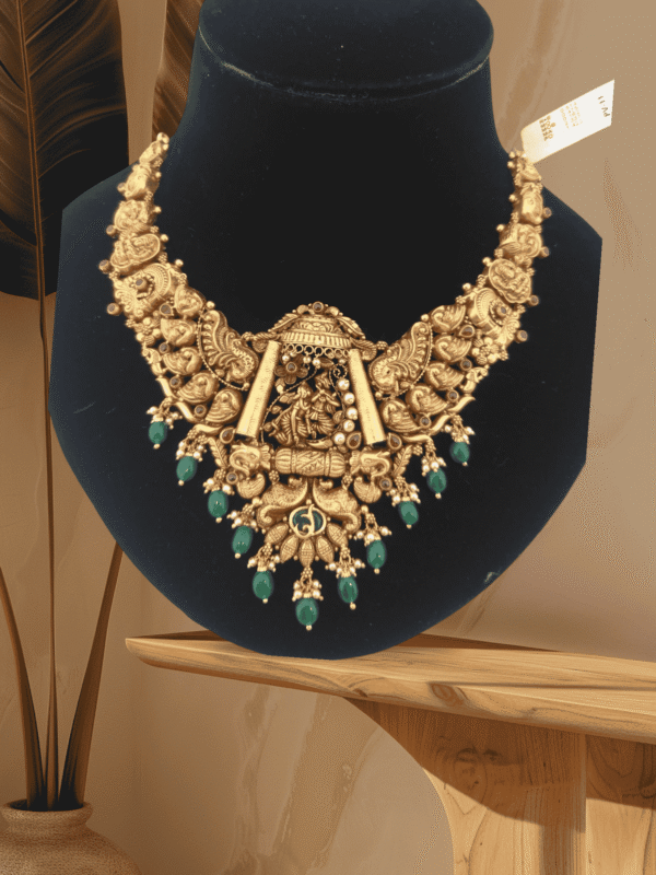 Women 40 grams gold necklace designs